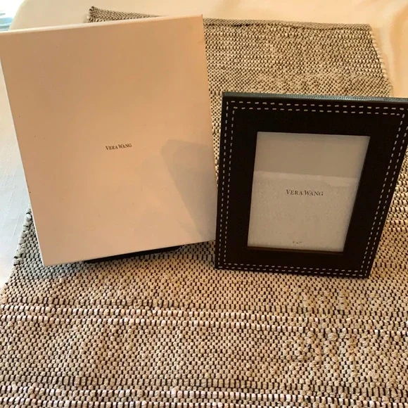 Vera Wang Leather Picture Frame. 5x7. NWT - Picture 3 of 6